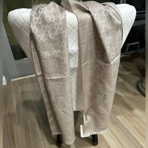 NWT AUTHENTIC GUCCI SUMMER SCARF- CLASSIC GG PRINT